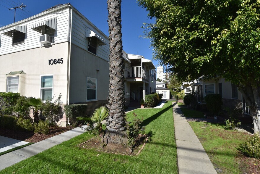 Building Photo - 10839 Moorpark St