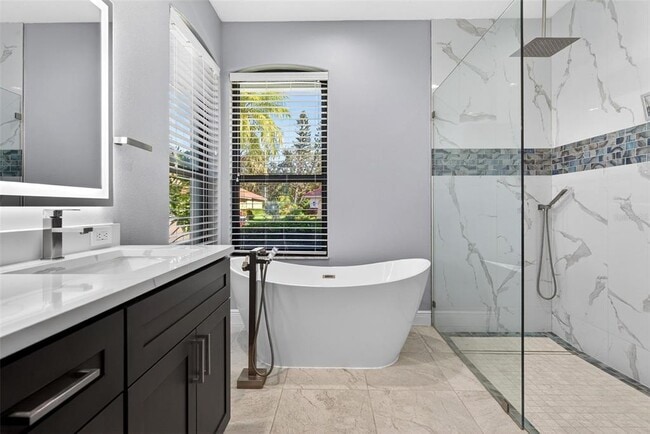 Building Photo - 8455 Woodbriar Dr