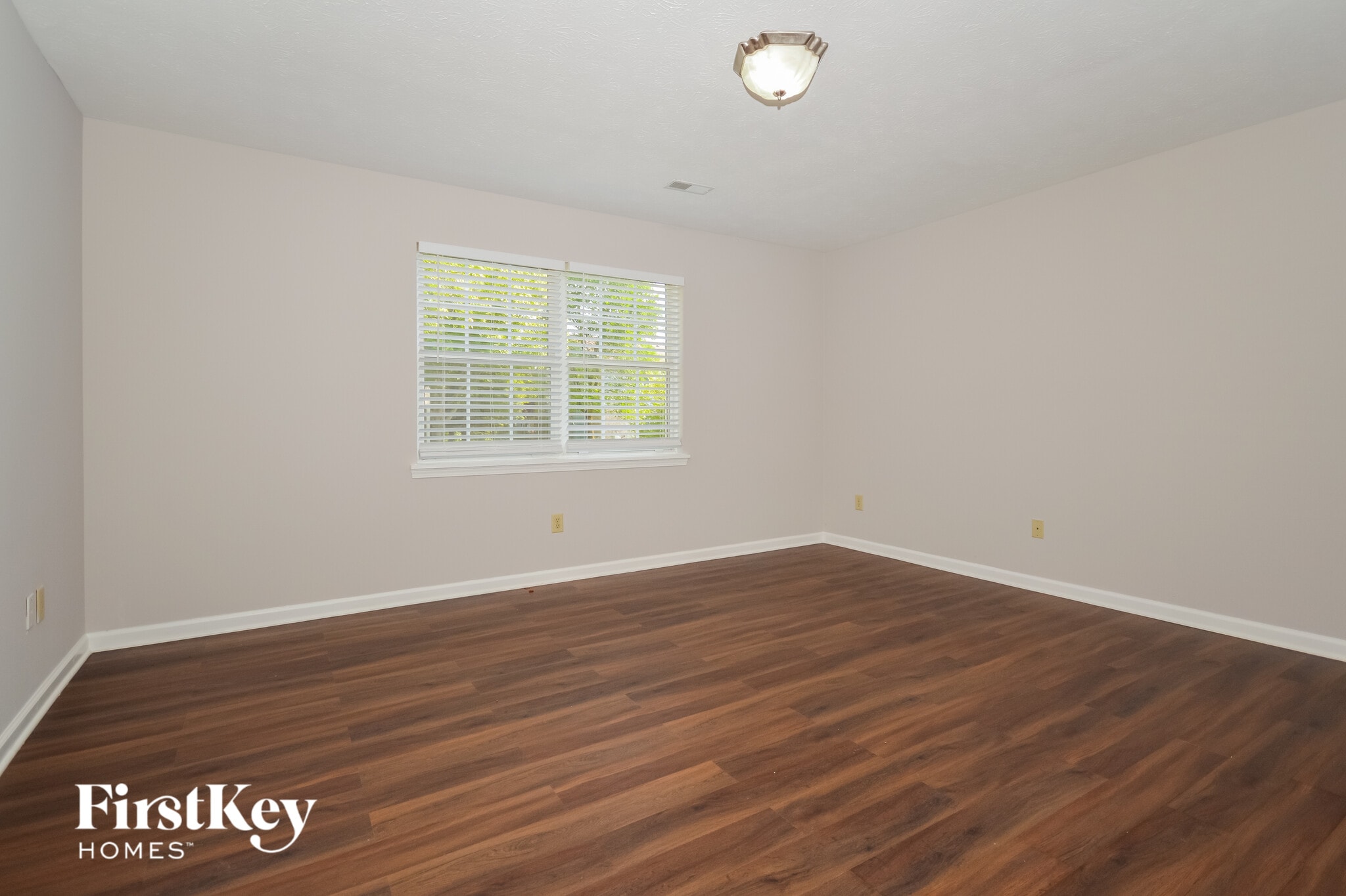 Building Photo - 1050 Oak Leaf Rd