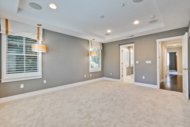 Building Photo - Gorgeous Morgan Park Refreshed for Immediate Move-In! Must see!