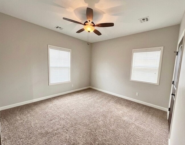 Building Photo - Executive Style Home in Grand Mere