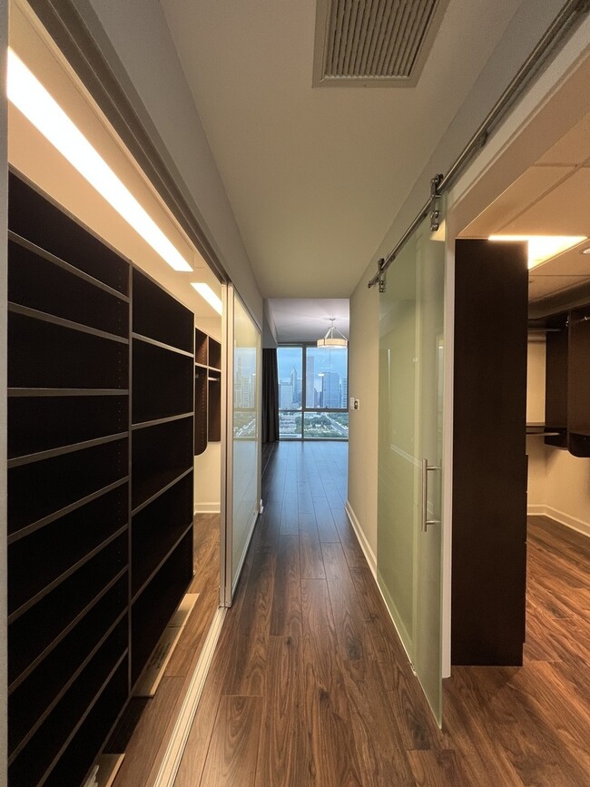 Building Photo - 1201 S Prairie Ave