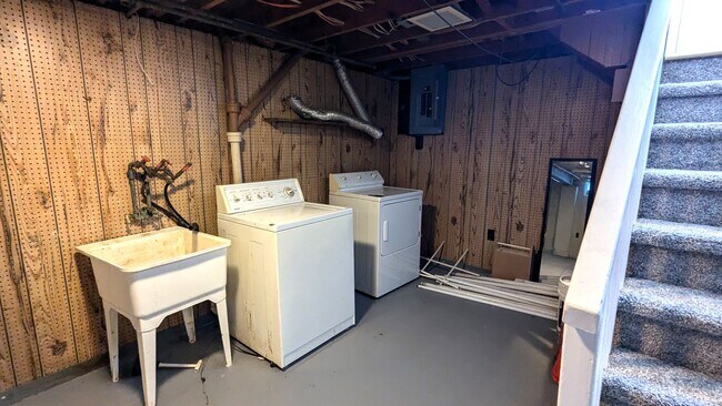 Building Photo - 1383 Montague Ave