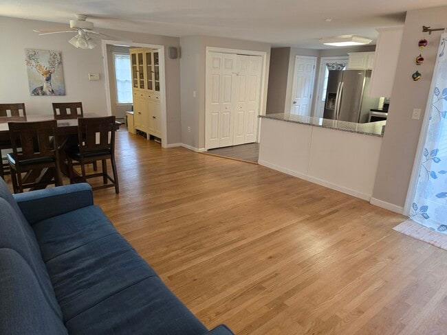 Building Photo - 16 Knoll Rd