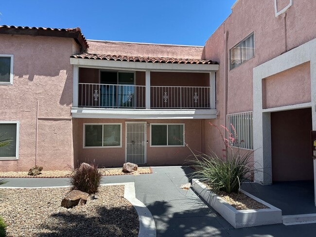 Building Photo - SE Desert Inn and Eastern!! Townhouse with 2 parking Spaces!! Recent Remodel!!