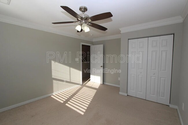 Building Photo - 637 Abbey Village Cir