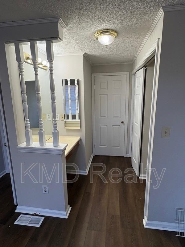 Building Photo - 9616 Vinca Cir