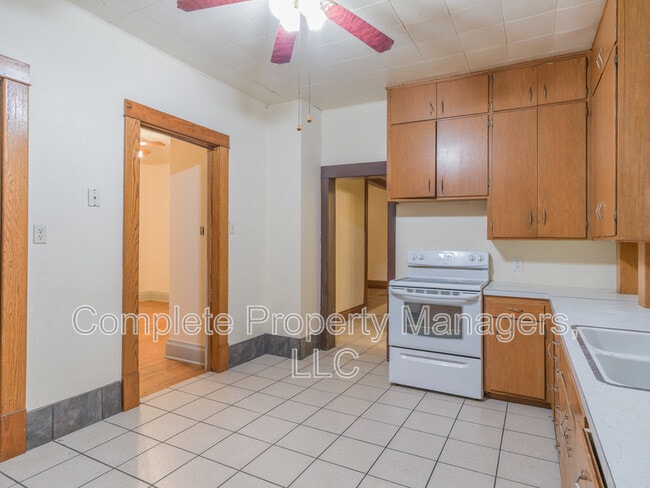 Building Photo - 102 E 4th St