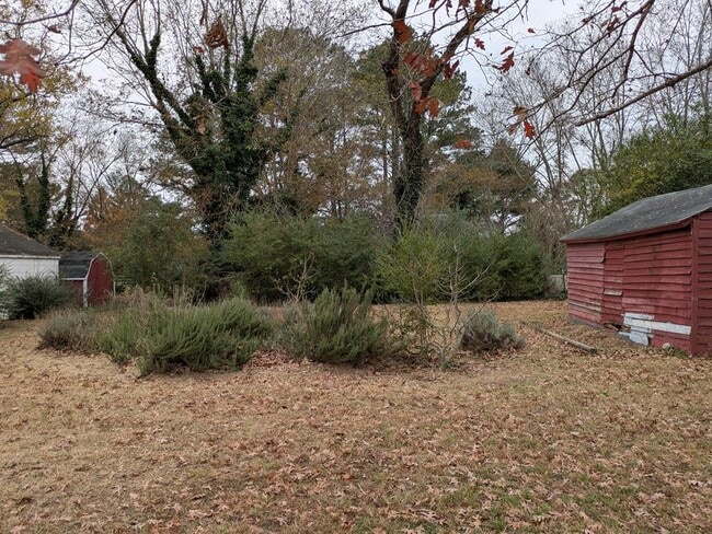 Building Photo - 12 Holly St