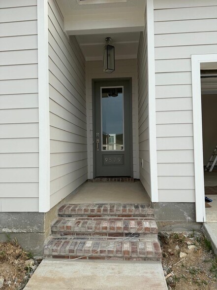 Building Photo - 9579 Summer Cypress Ave