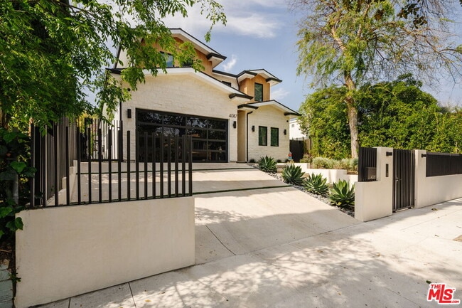 Building Photo - 4087 Kraft Ave