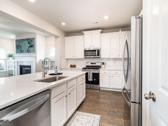 Building Photo - 831 Corsiglia Farm