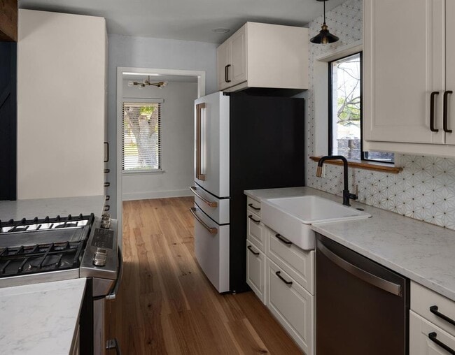 Building Photo - 6601 Blarwood Dr