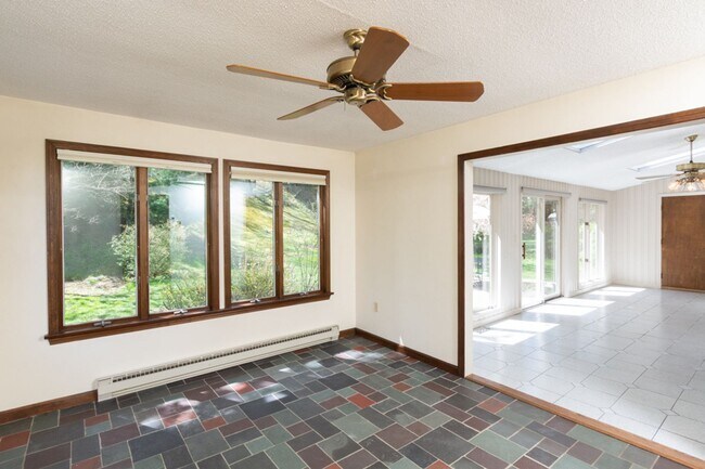 Building Photo - Beautiful 3 Bed, 2.5 Bath Single Family Colonial for Rent in Manchester!