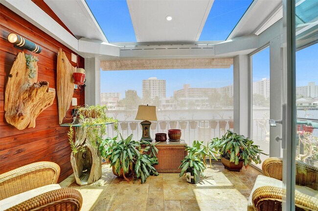 Building Photo - 683 Pelican Way