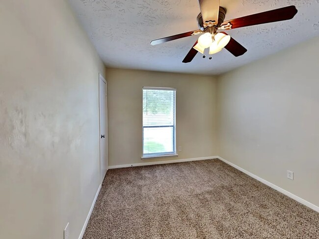 Building Photo - 3227 Mesquite Dr