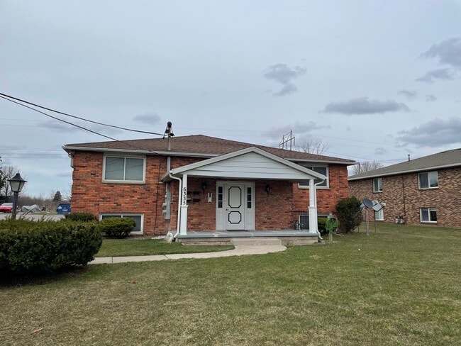 Building Photo - 6335 Robinson Rd