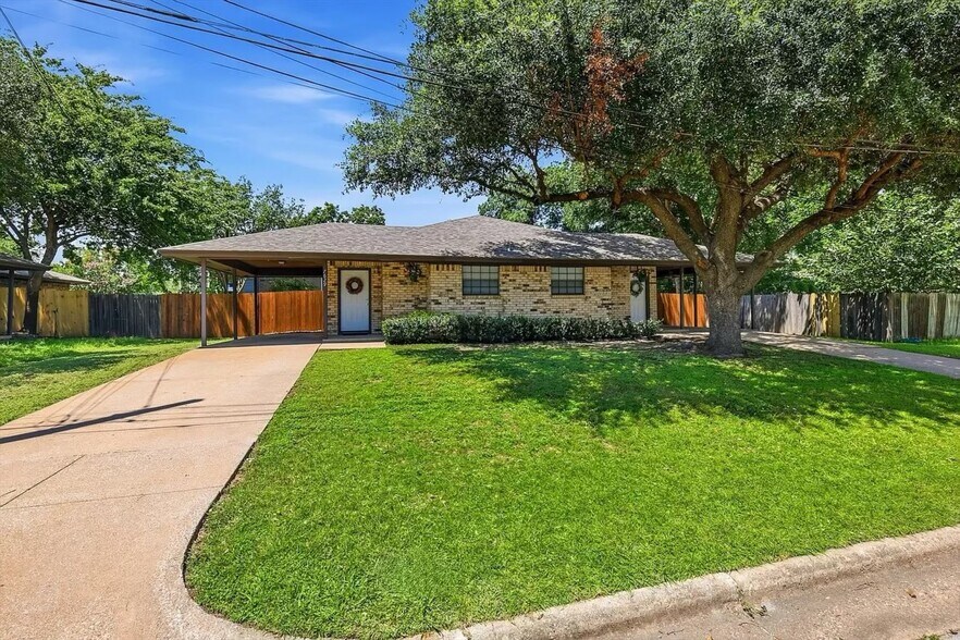 Building Photo - 7629 Evergreen Rd