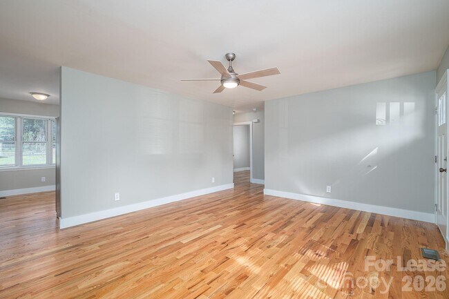 Building Photo - 412 Forest Dr