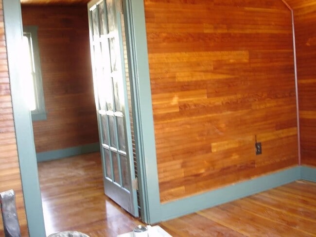 Building Photo - 3715 N Gantenbein Ave
