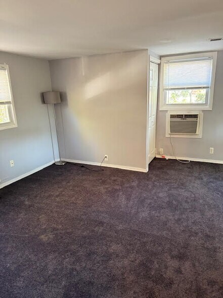 Building Photo - 2 Valley View Rd