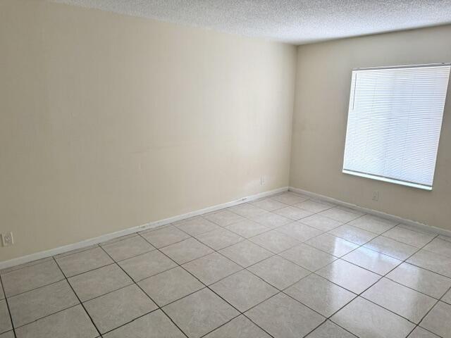 Building Photo - 202 Foxtail Dr