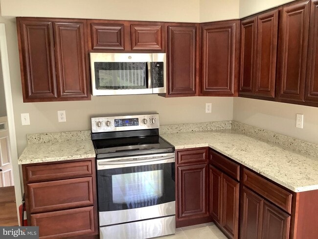 Building Photo - 9300 Southmoor Ct