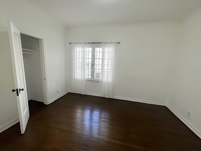 Building Photo - 1525 S Orange Grove Ave