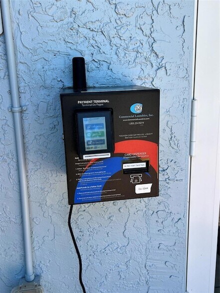 Building Photo - 3004 NE 5th Terrace