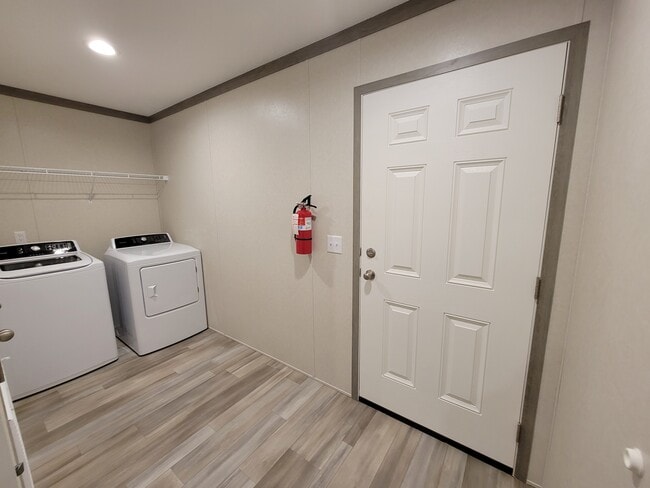 Building Photo - 5080 Cove Ct