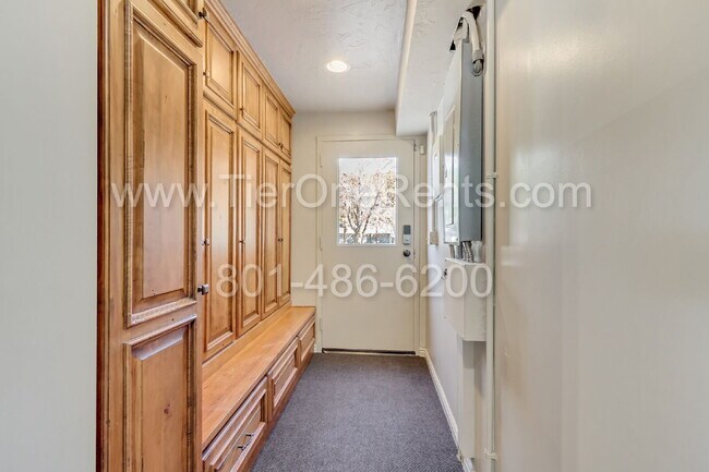 Building Photo - This property offers a NO DEPOSIT option a...