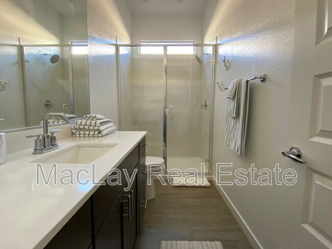 Building Photo - 2996 E Birdsong Ave