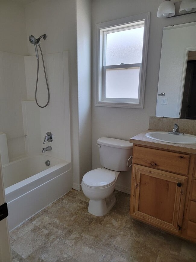 Building Photo - Great home in Middleton