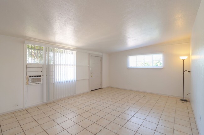 Building Photo - 3 Bedroom with Bonus Room and with Large Y...