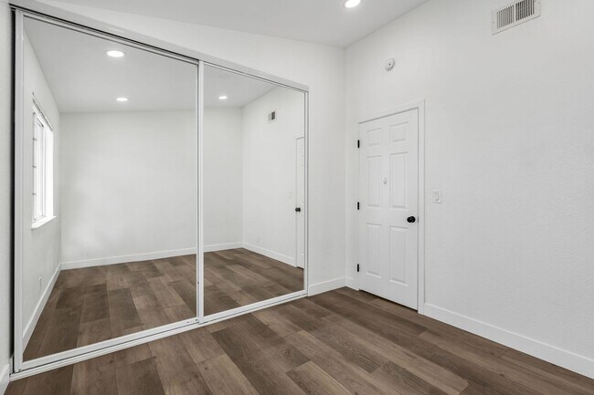 Building Photo - Just Renovated: Stunning 3-Bedroom, 2-Bath...
