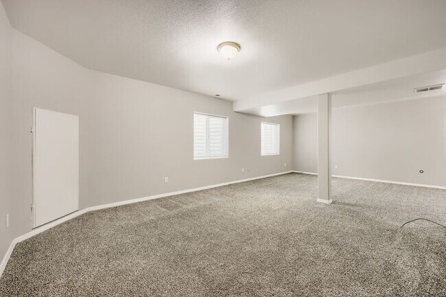 Building Photo - 5632 Marabou Way