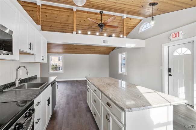 Building Photo - 201 Highbridge St