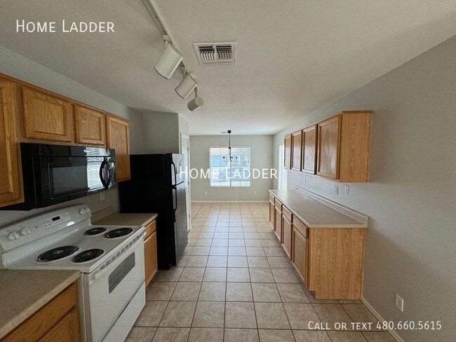 Building Photo - 44871 Gavilan Dr
