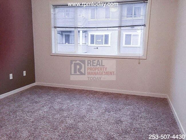 Building Photo - Stunning 2 Bedroom Condo With Garage!