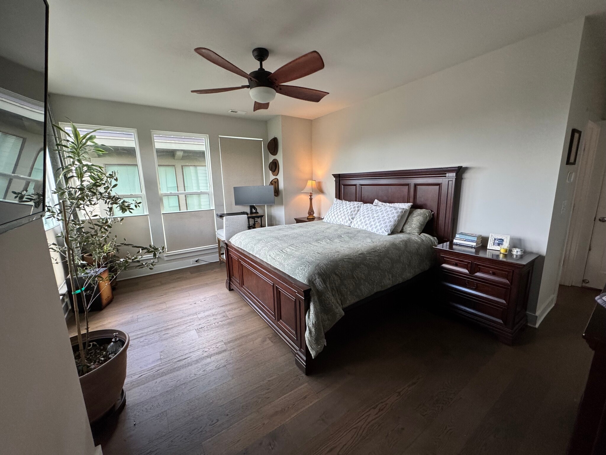 Large, bright bedroom easily fits king bedroom set - 1547 Duckworth Ave