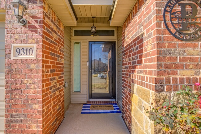 Building Photo - 9310 Ross Avenue