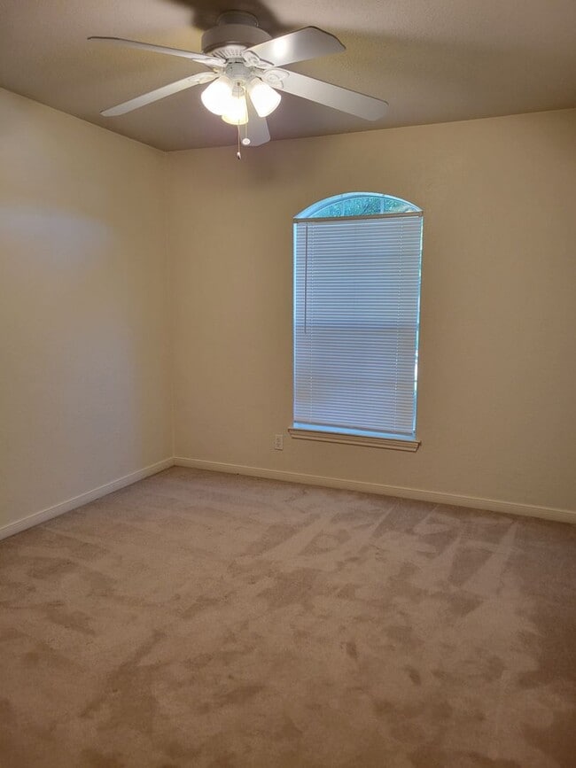 Building Photo - Newly Remodeled 4 BR 2 Bath Next to Harker Heights Community Park!