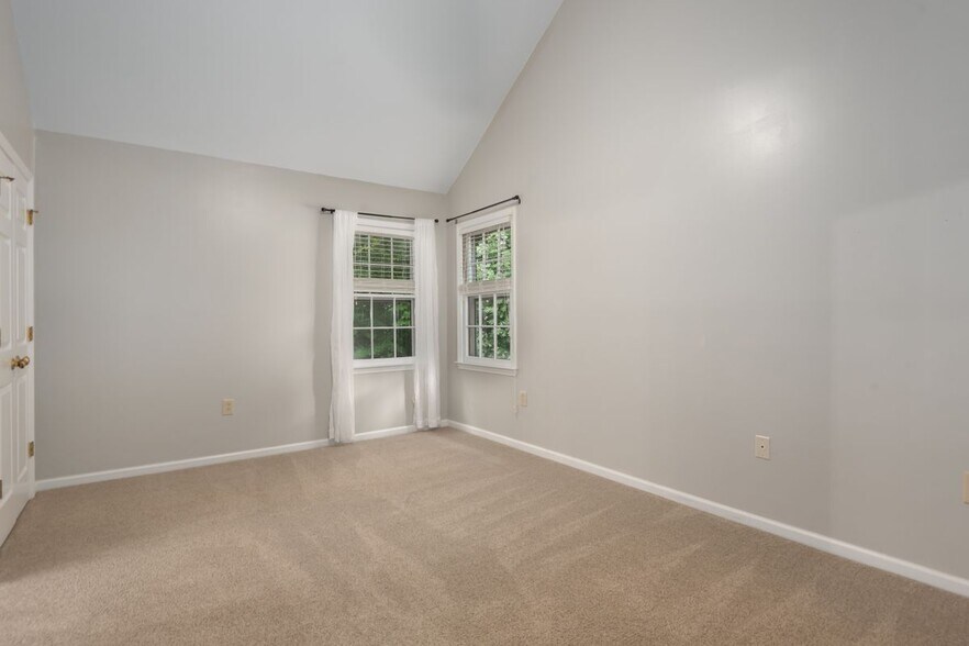 Building Photo - 10024 Avon Farm Ln