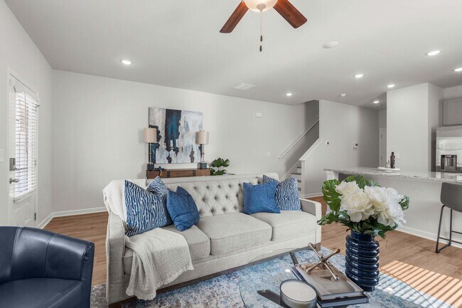 Building Photo - BRAND NEW 3 Bed 2.5 bathroom townhomes in Flowery Branch!