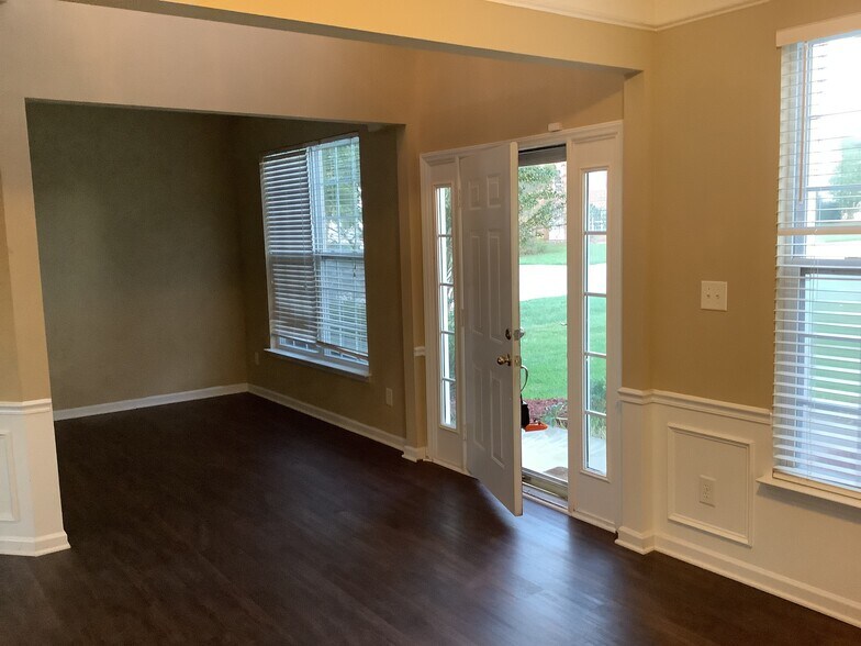 Building Photo - 1432 Cantwell Ct