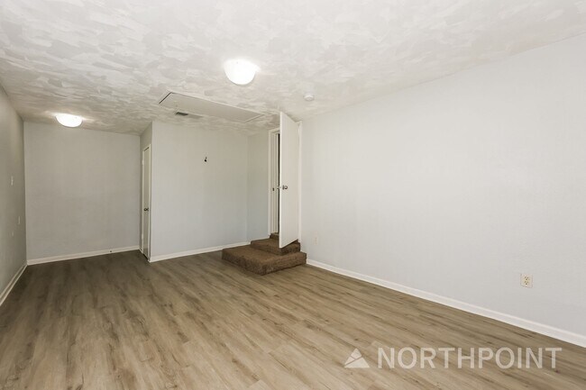Building Photo - 3 BR/1BA | Newly Renovated Single Family Home |  Front and back yard| In Cleburne!