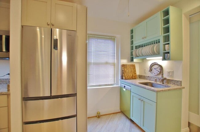 Building Photo - 2407 Arlington Blvd