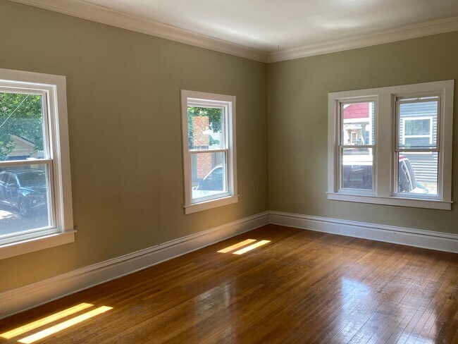 Building Photo - 117-119 Fitzhugh SE