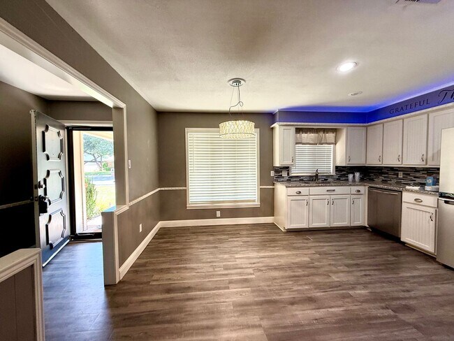 Building Photo - So many Amenities!