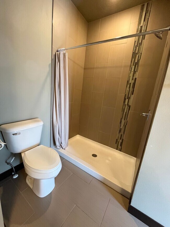 Building Photo - 3 Bed/2.5 Bath Townhome in Downtown Sioux Falls!!